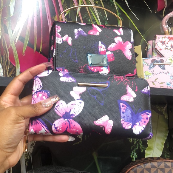 Wallets 1 in this style remains - Picture 3 of 3